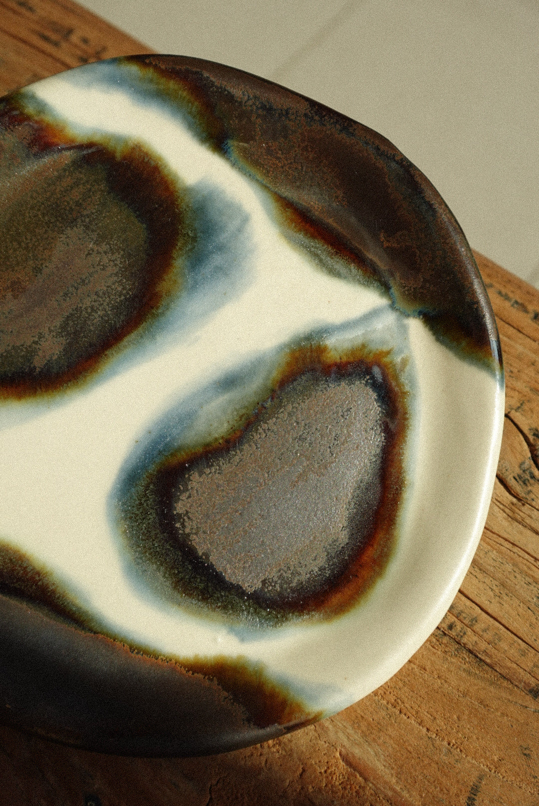 The Saucer in Off-Tone