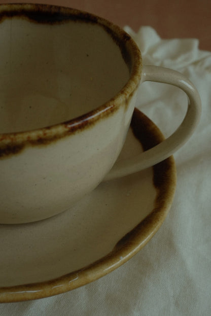 The Heirloom Saucer in Castagna